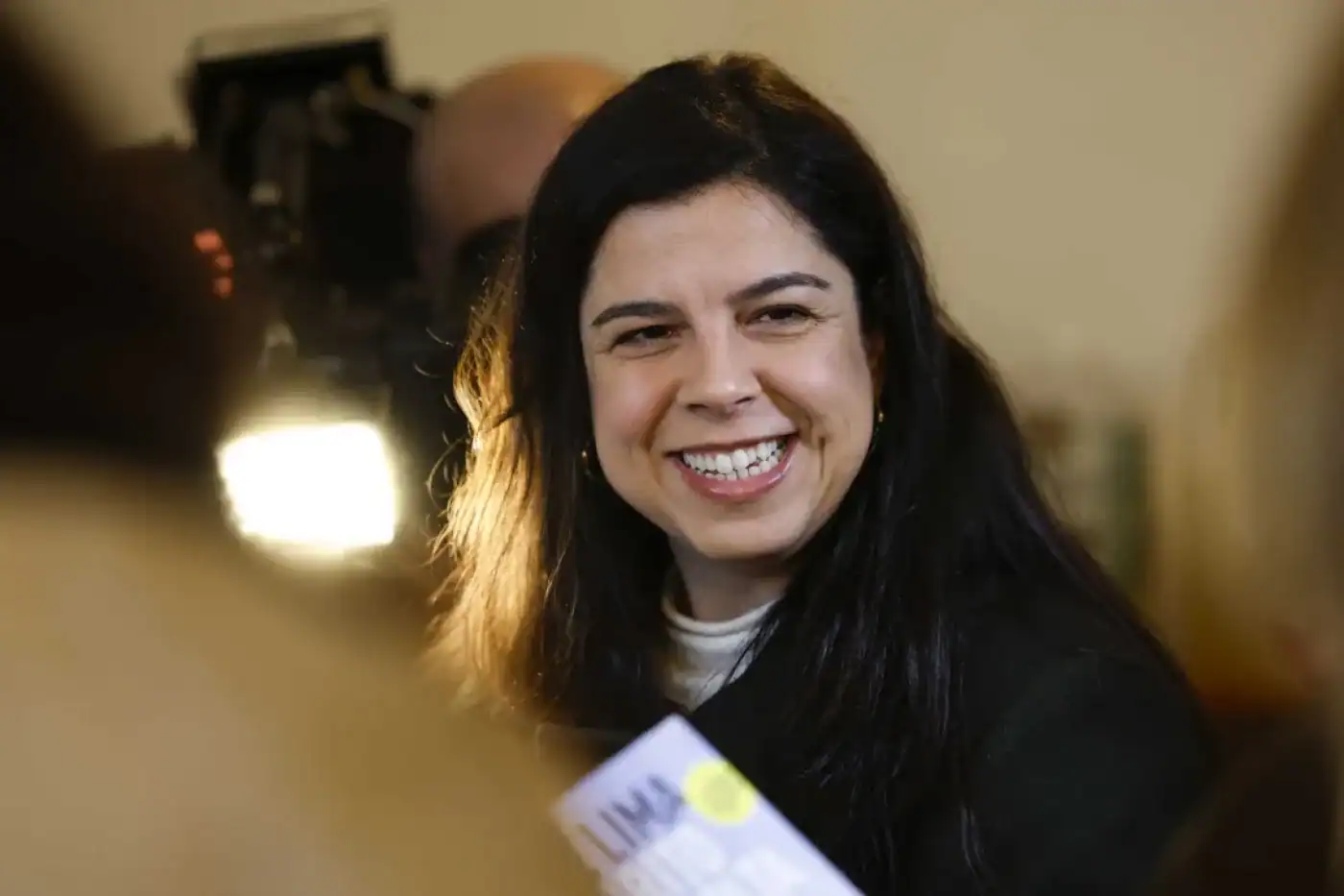 Inês Sousa Real em Braga defende Hospital público e lança bicada a IL