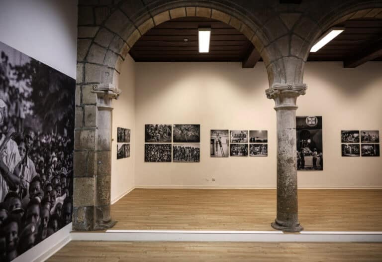 Exposição do fotojornalista Alfredo Cunha patente na reitoria da UMinho