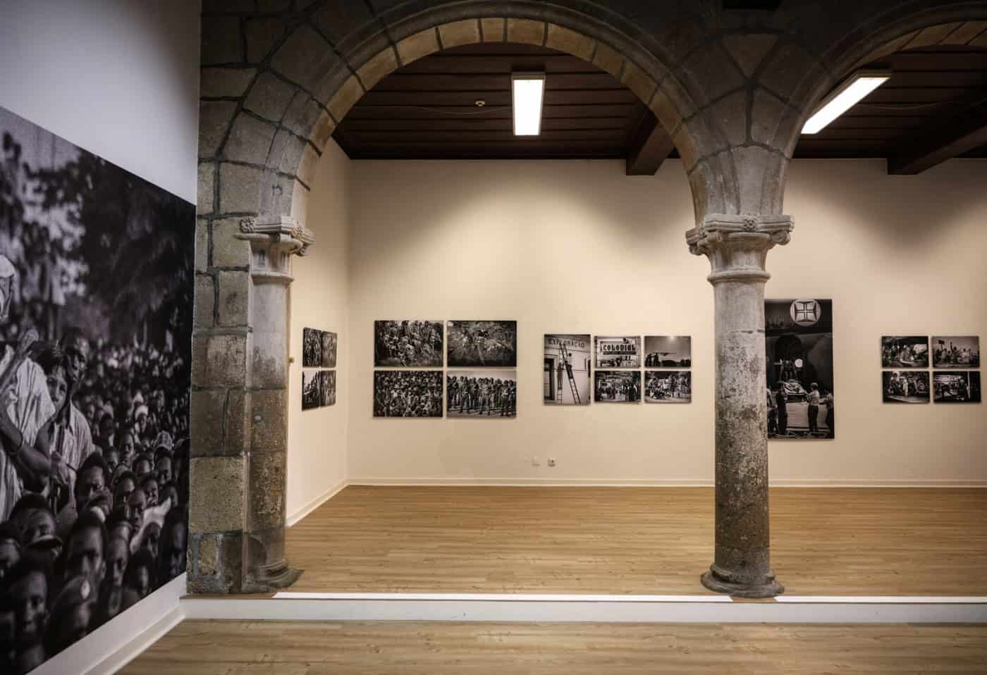 Exposição do fotojornalista Alfredo Cunha patente na reitoria da UMinho