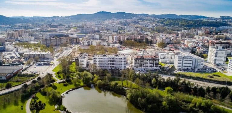 Famalicão dá vitória à AD por 3.518 votos