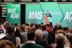 José Luís Carneiro apela ao debate para esclarecer "propostas que ferem valores constitucionais"