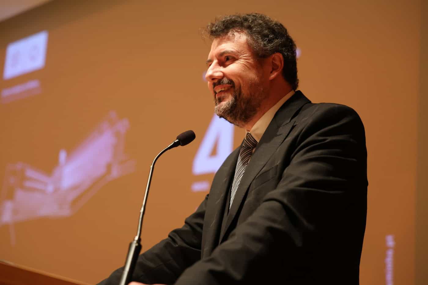 EEG está a estudar a redefinição da sua identidade