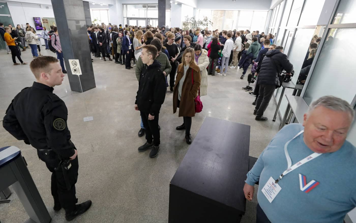 Rússia/Eleições: Participação aumenta na hora marcada para protesto anti-Putin