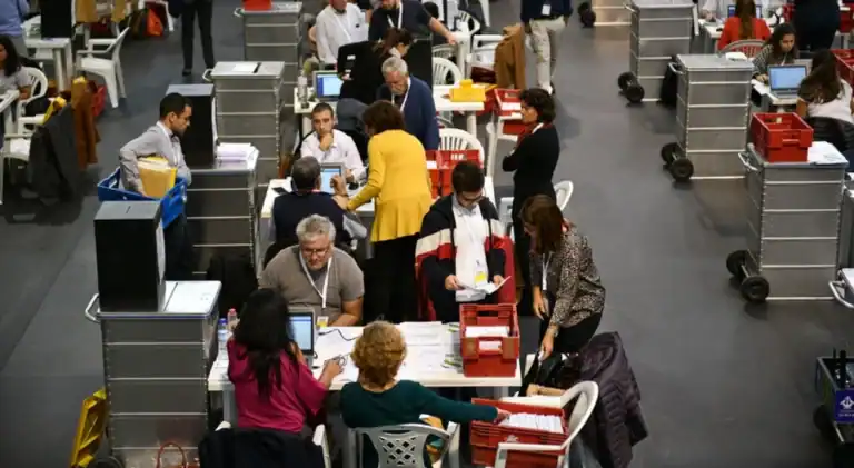 Contagem de votos da emigração fecha os resultados das legislativas