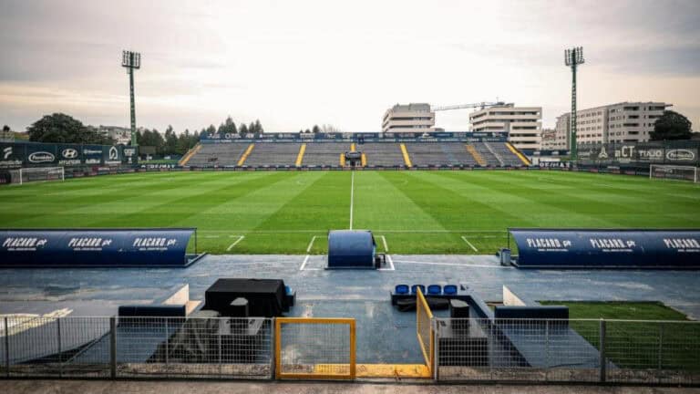 Famalicão recebe o Sporting a 16 de abril para jogo em atraso