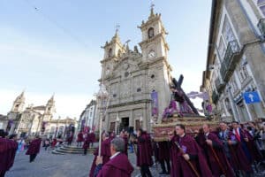 Milhares nas ruas para assistir&nbsp;Procissão dos Passos em Braga