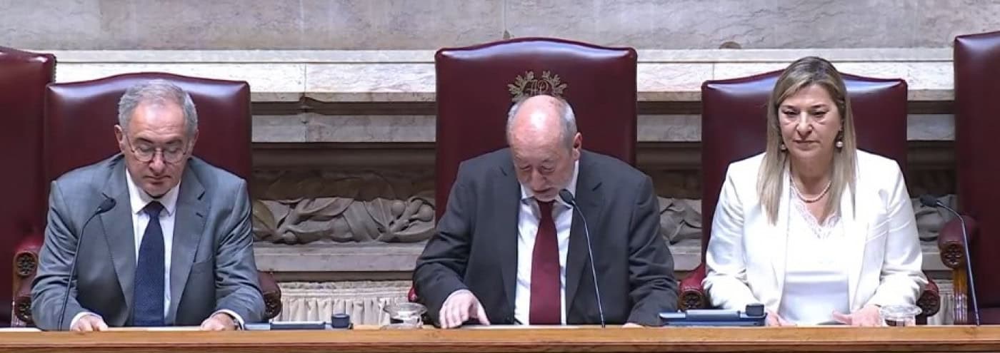 Deputado mais antigo na AR preside provisoriamente abertura de trabalhos