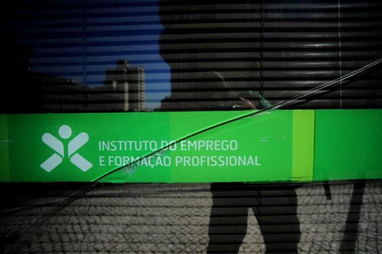 Desemprego cai em termos homólogos e sobe em cadeia para 6,7% em fevereiro