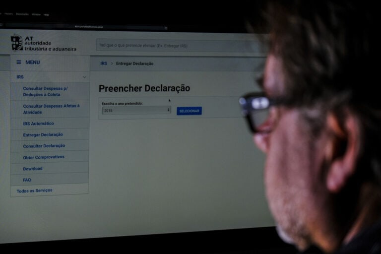 Quase meio milhão de declarações de IRS entregues no primeiro dia do prazo