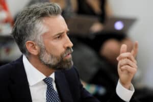 Pedro Nuno avisa que executivo está a “preparar terreno” para abandonar promessas eleitorais