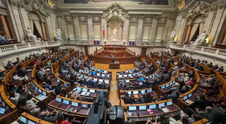 Parlamento discute propostas do Governo e dos partidos de alteração ao IRS