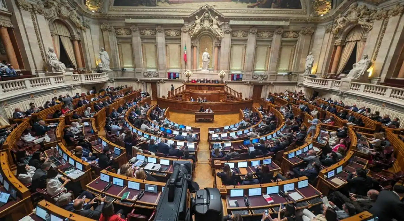Parlamento discute propostas do Governo e dos partidos de alteração ao IRS