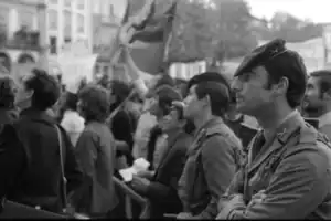 RUM transmite recriação do 26 de Abril em direto da Praça Municipal