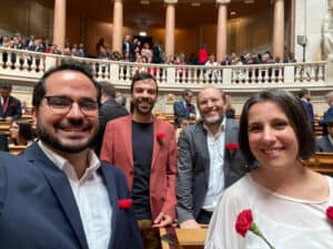 25 Abril: Tavares lembra “a mais bela revolução do século XX” e pede “país cheio de desejos de objeto político”&nbsp;