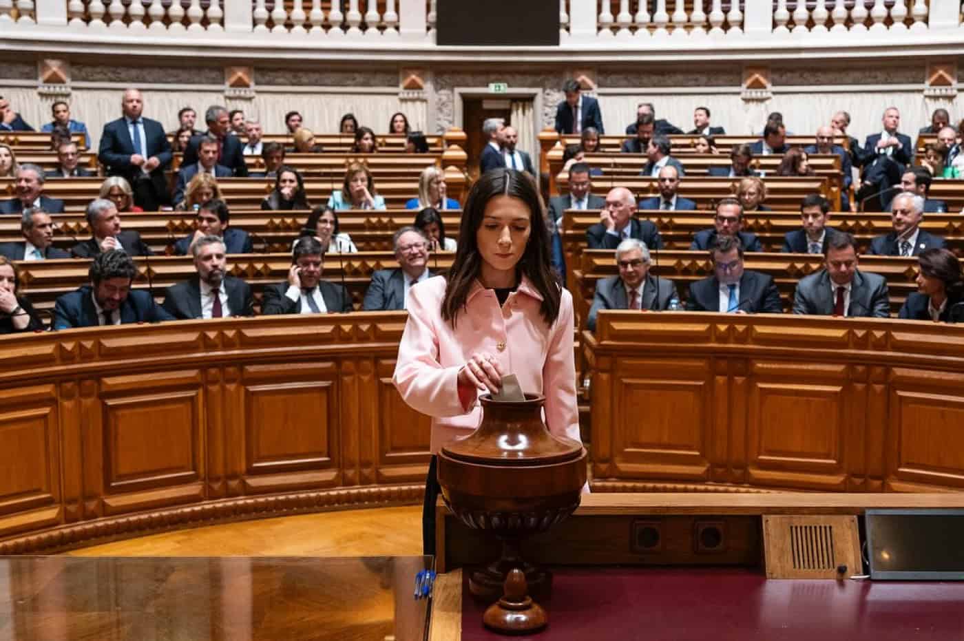 25 Abril: PSD diz que políticos “estão ao serviço do povo” e critica quem quer “dividir o país”&nbsp;