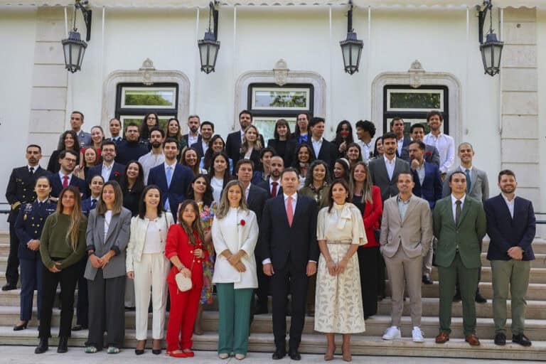 Montenegro quer que 50 anos do 25 de Abril marquem “ponto de viragem” na retenção de talento dos jovens