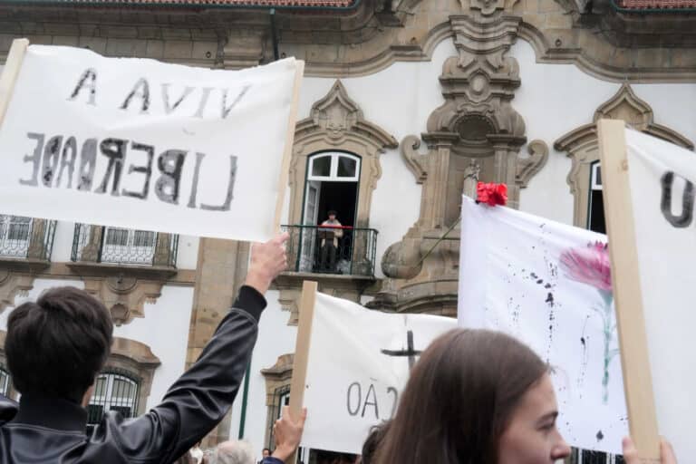Braga recuou no tempo e celebrou o 26 de abril de 1974 com público escolar