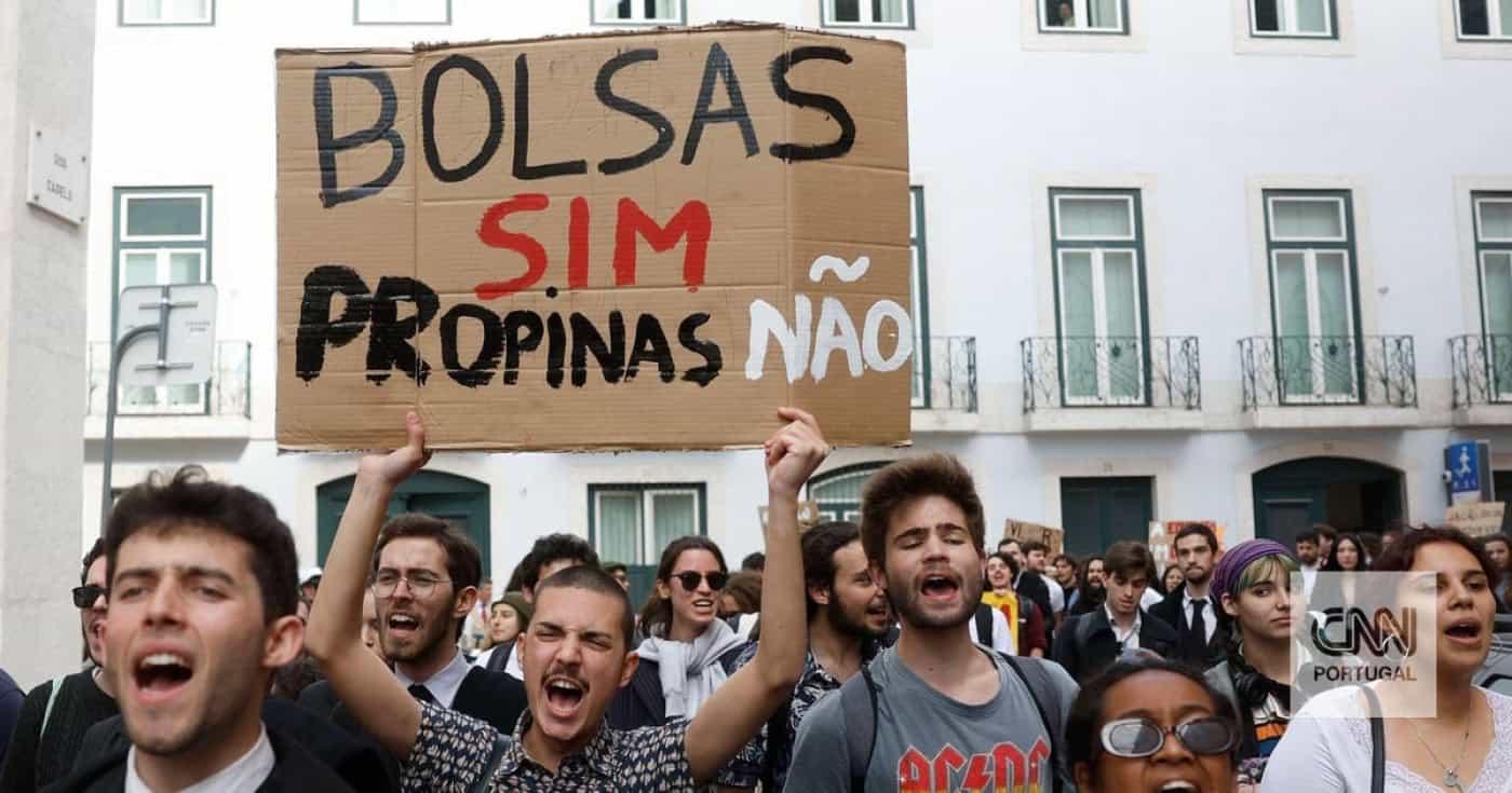 Associações de estudantes entregam carta ao ministro e exigem fim das propinas