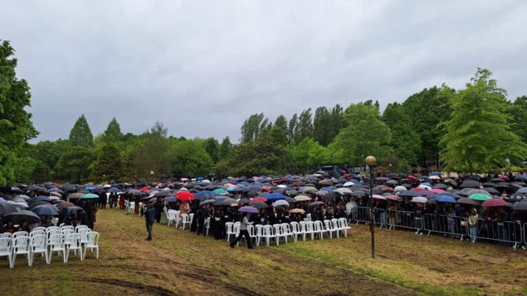 Estudantes molhados, estudantes abençoados
