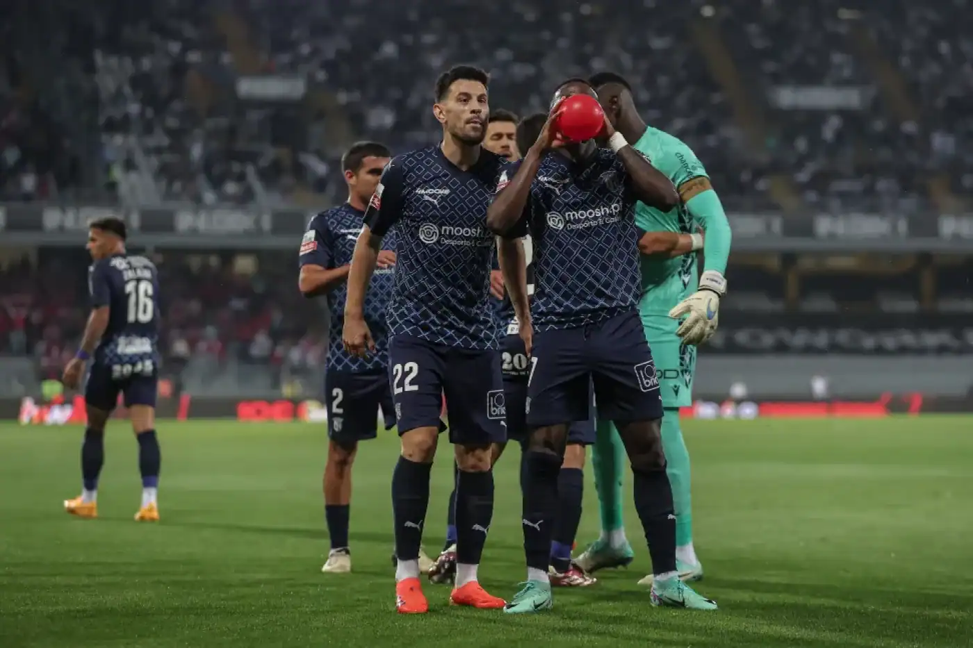 SCB vence Vitória na compensação. Arbitragem contestada pelos vimaranenses