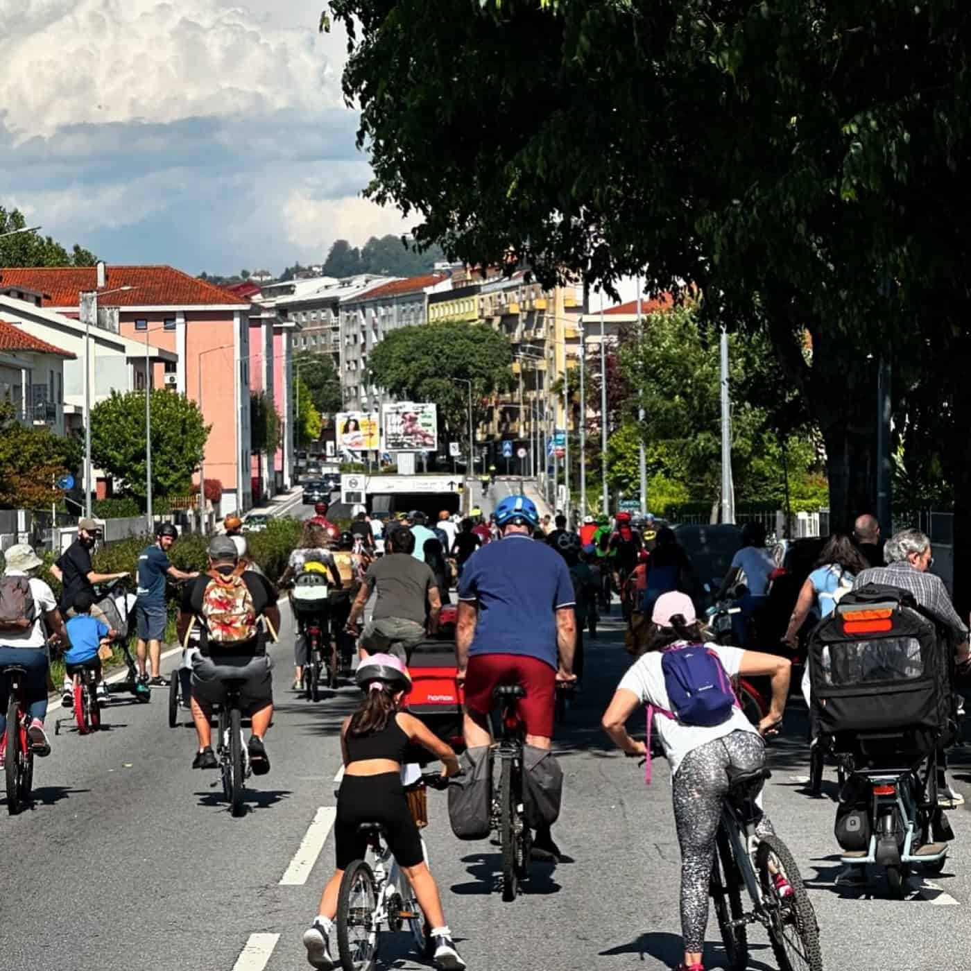 Mais de duas centenas pedalaram em Braga por melhores condições para as bicicletas