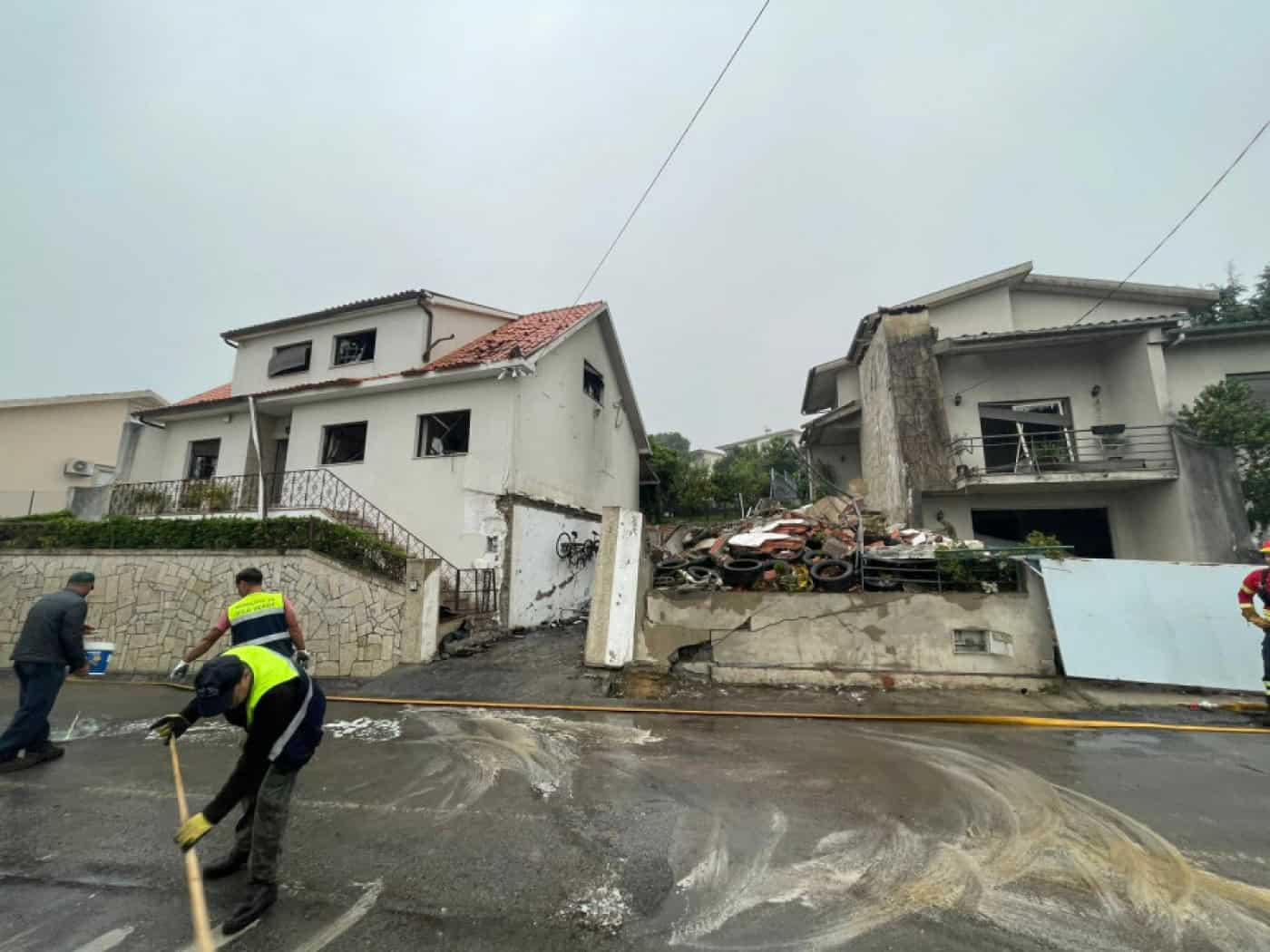 Explosão de botija de gás em Vila Verde causa danos em 11 habitações