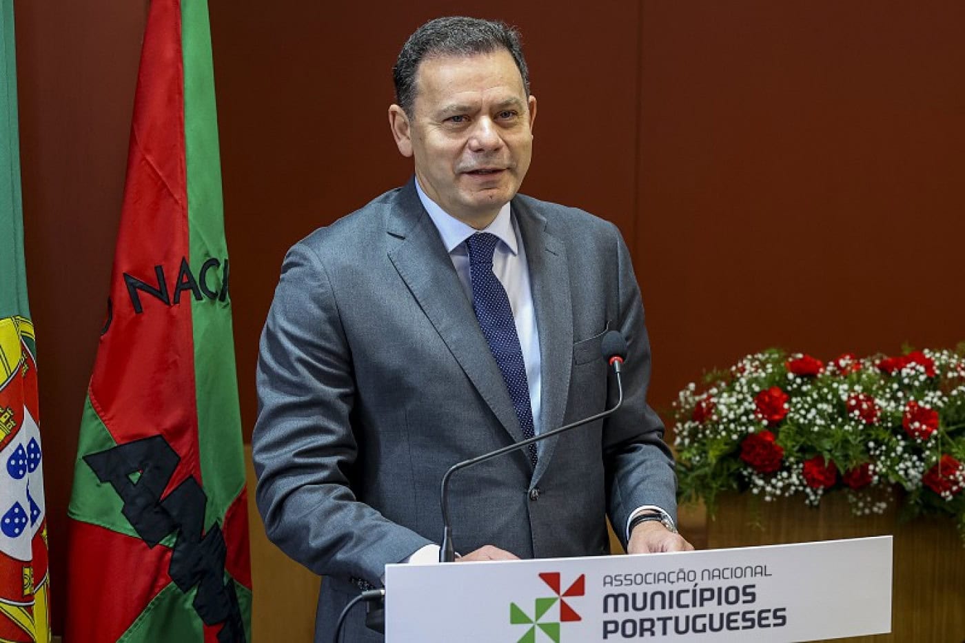 Primeiro-ministro diz que regionalização não é prioridade do Governo