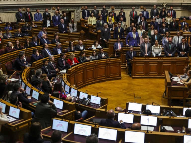 Aprovado alargamento do IVA da eletricidade a 6% para 3,4 milhões de famílias