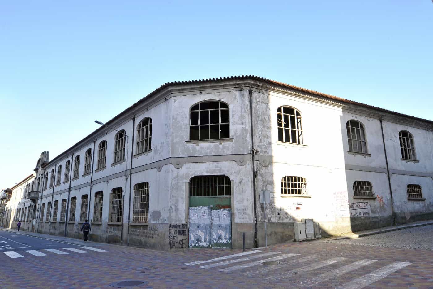 Grupo Casais tem 400 dias para concluir residência na antiga Confiança