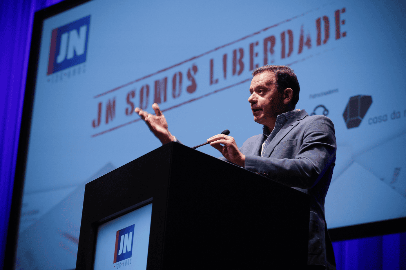 Luís Montenegro admite financiamento público para comunicação social