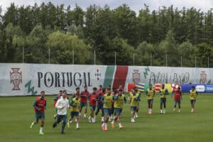 Euro2024: Primeiro treino de Portugal em Marienfeld com todos e com chuva e vento&nbsp;