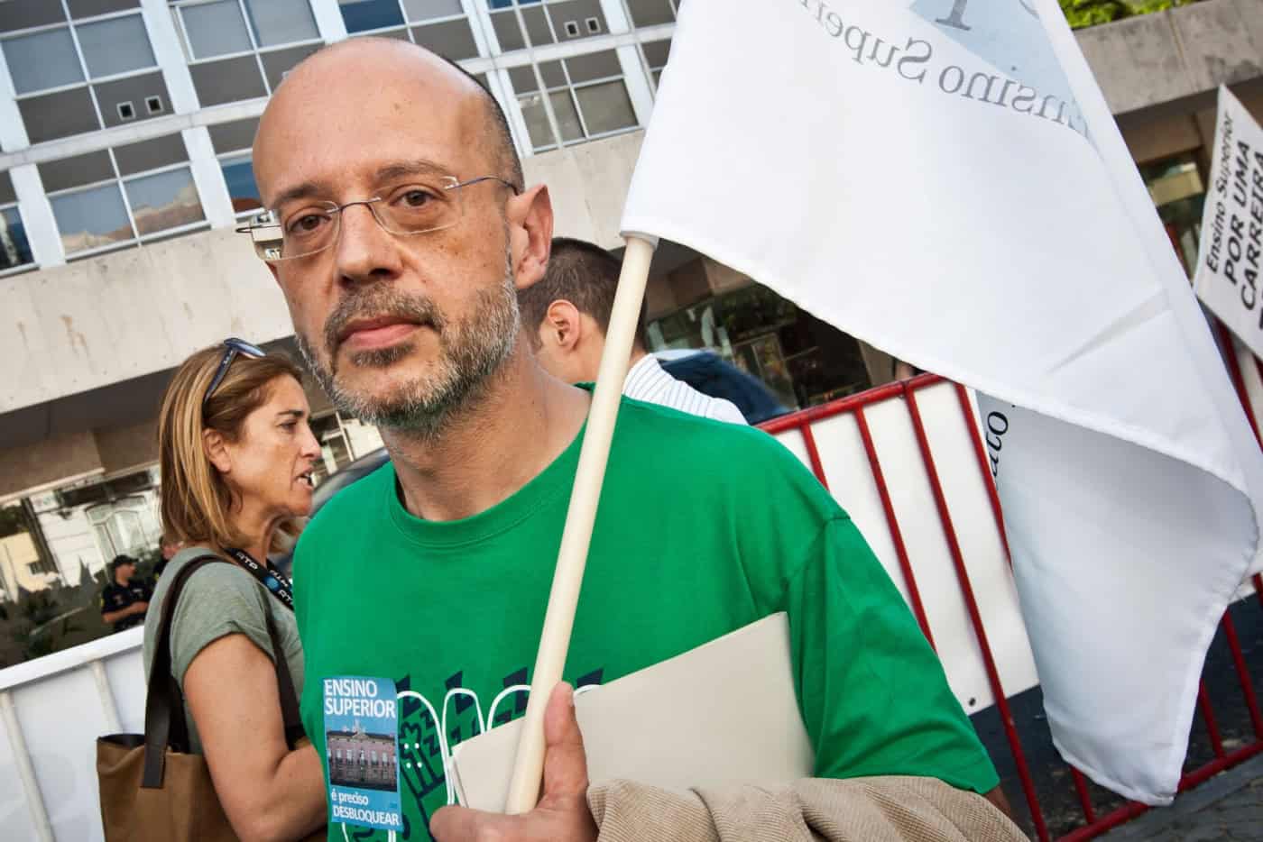 Sindicato do ensino superior vê dificuldades no "plano de emergência" para alunos sem aulas