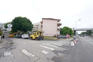 Trânsito congestionado junto à Travessa do Largo de Santa Tecla