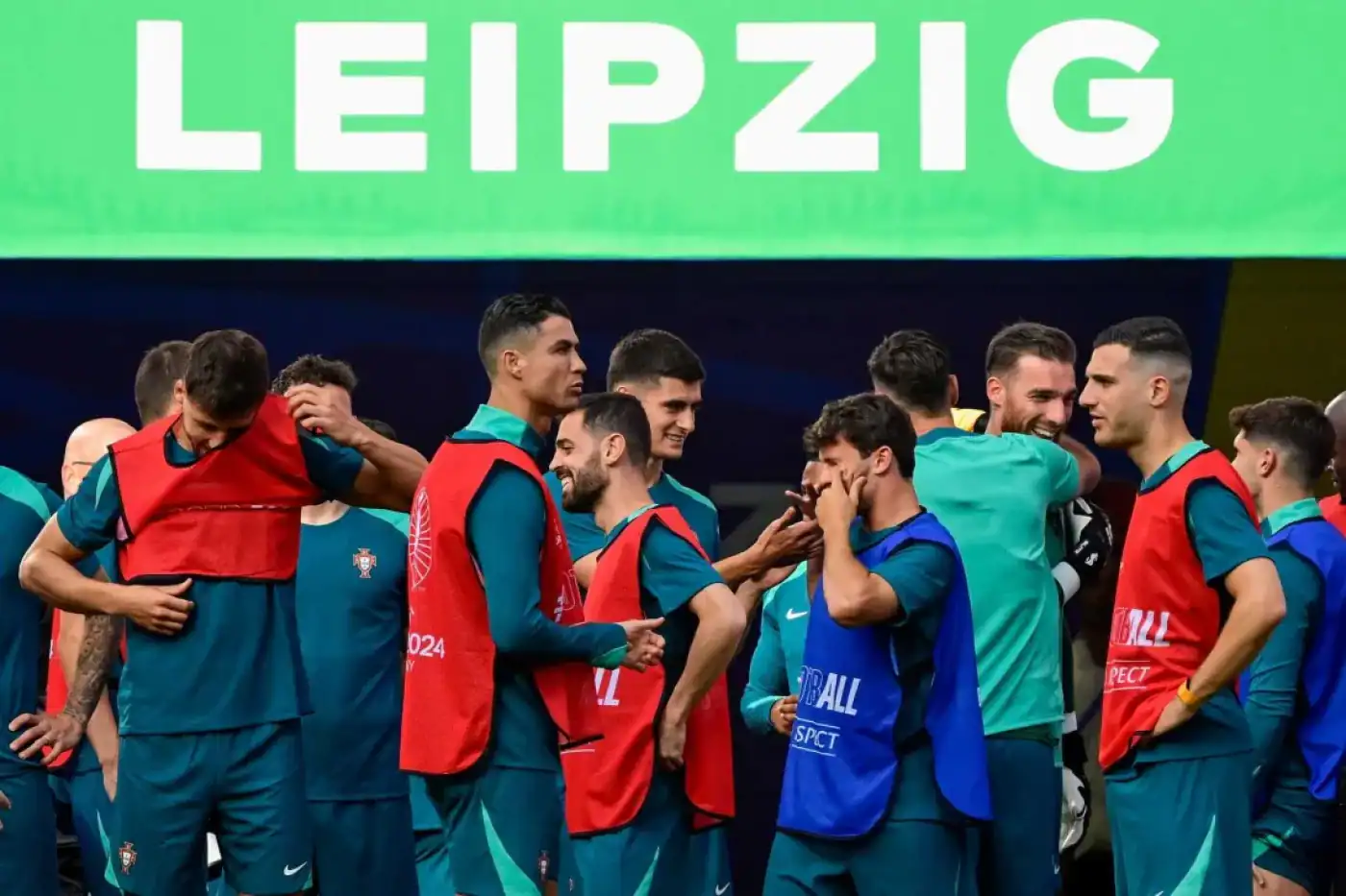 Nuno Mendes vai jogar como central, ao lado de Rúben Dias e Pepe