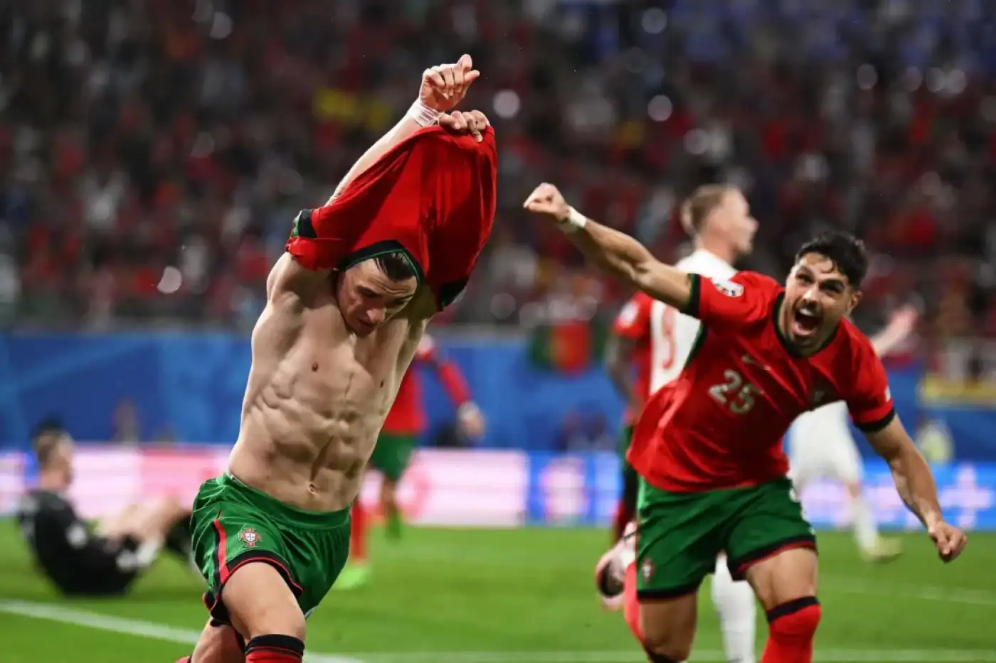 Portugal vence República Checa na estreia com golo nos descontos&nbsp;