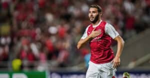 Abel Ruiz mais perto do Girona