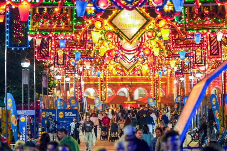 Serviços noticiosos em antena regressam às 8h00 de terça-feira