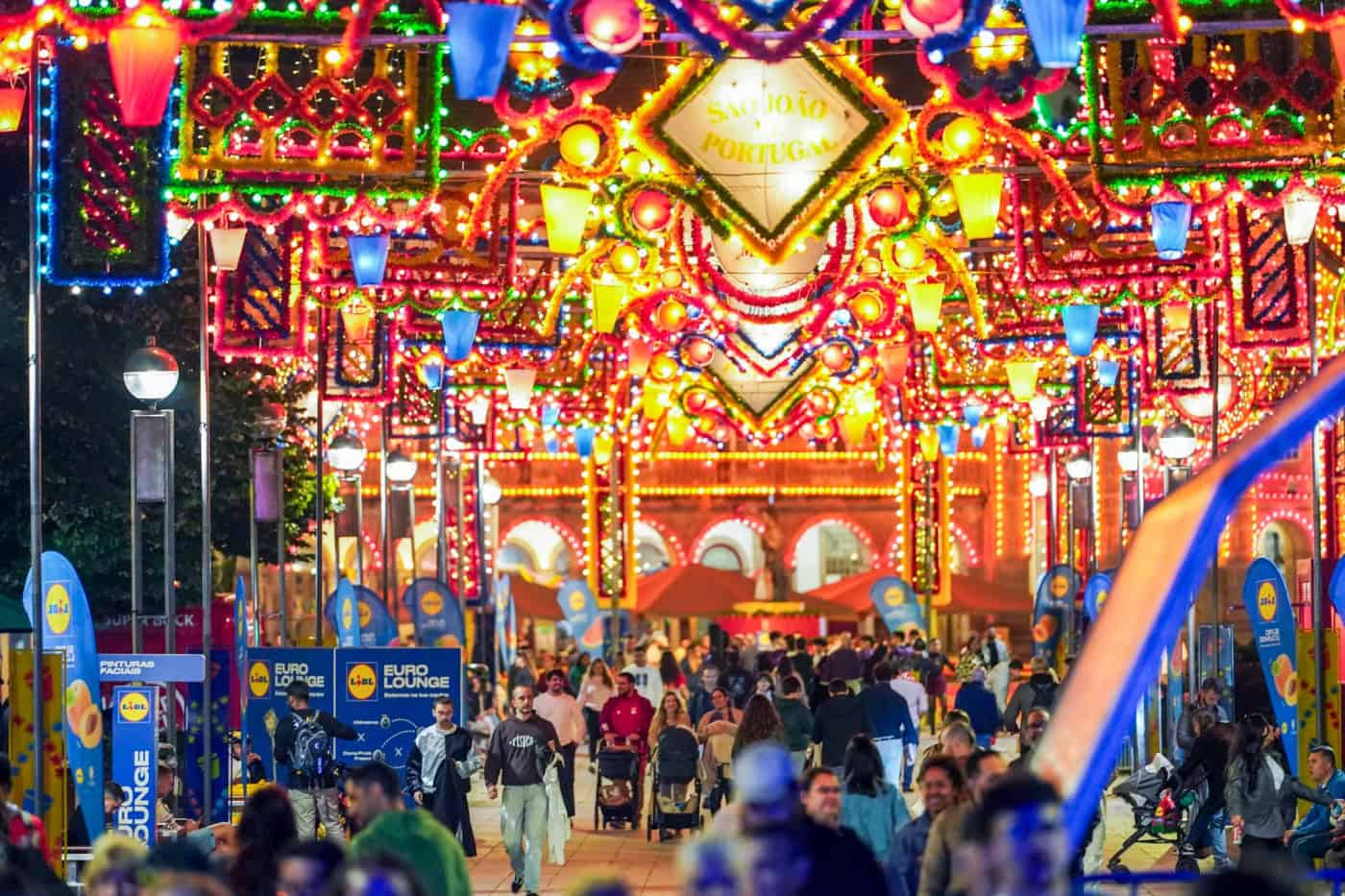 Serviços noticiosos em antena regressam às 8h00 de terça-feira