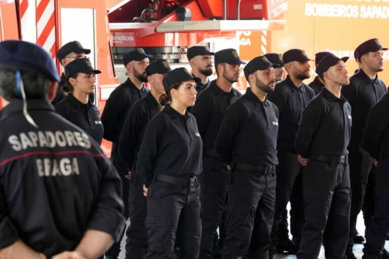 CMB entrega novos capacetes aos Bombeiros Sapadores