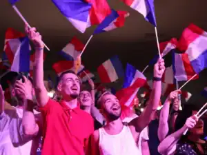 Mais de um terço dos franceses foram às urnas e a vitória foi da extrema-direita&nbsp;