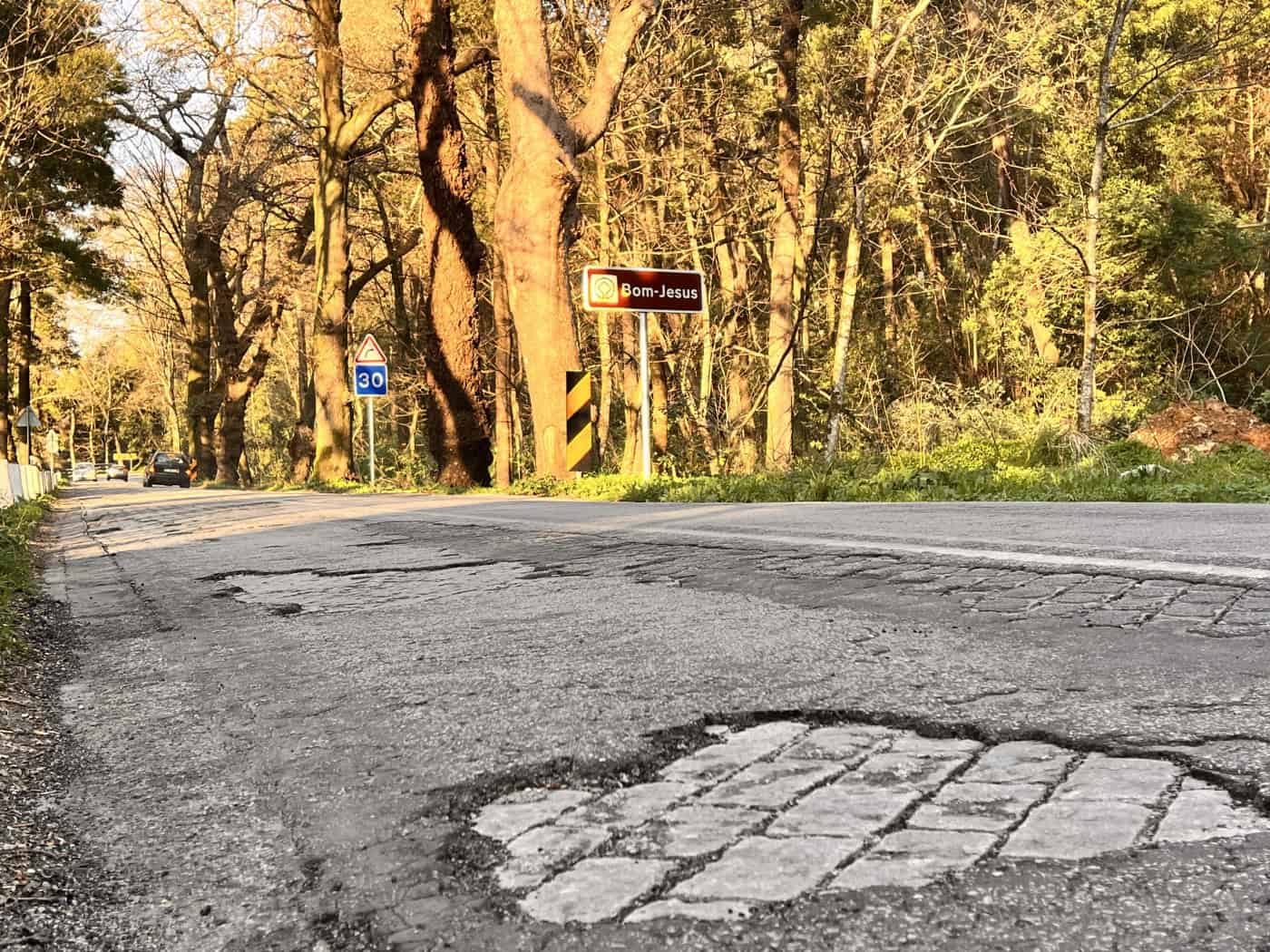 IP prevê repavimentar estrada do Bom Jesus até ao final de agosto