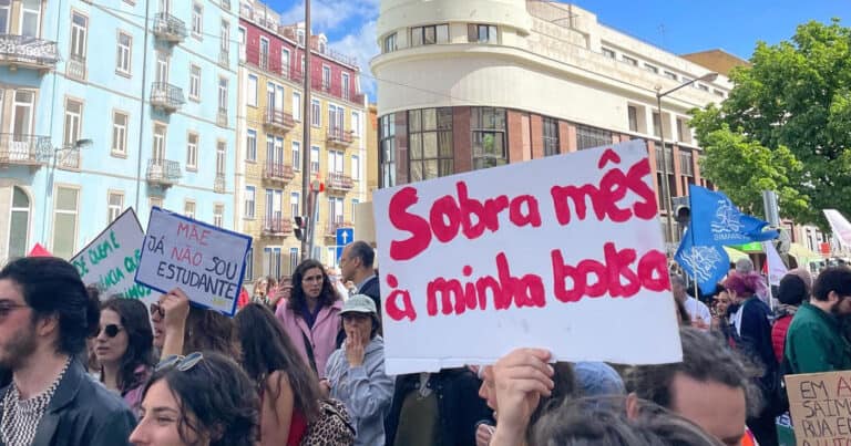 Profissionais da Ciência protestam no Porto contra a precariedade no setor