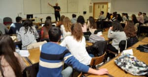 Publicadas novas regras de atribuição de bolsa a estudantes do ensino superior