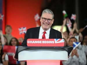 Futuro PM Keir Starmer declara que "mudança começa agora" no Reino Unido&nbsp;
