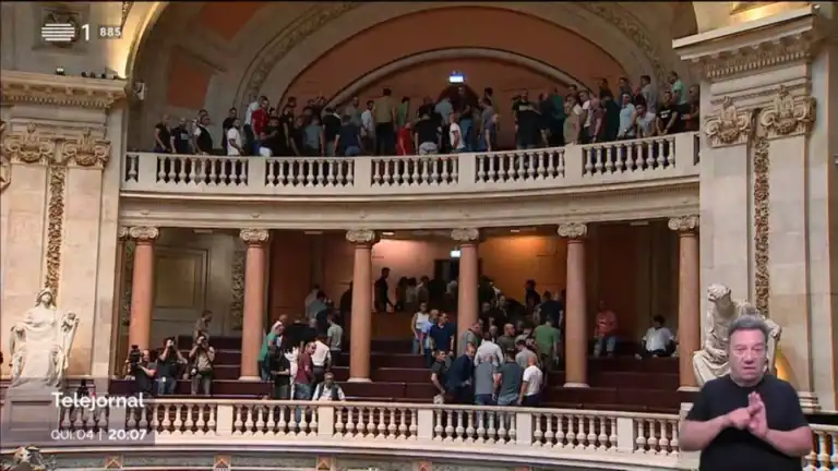 Suplemento de missão. Parlamento chumba projetos do Chega&nbsp;