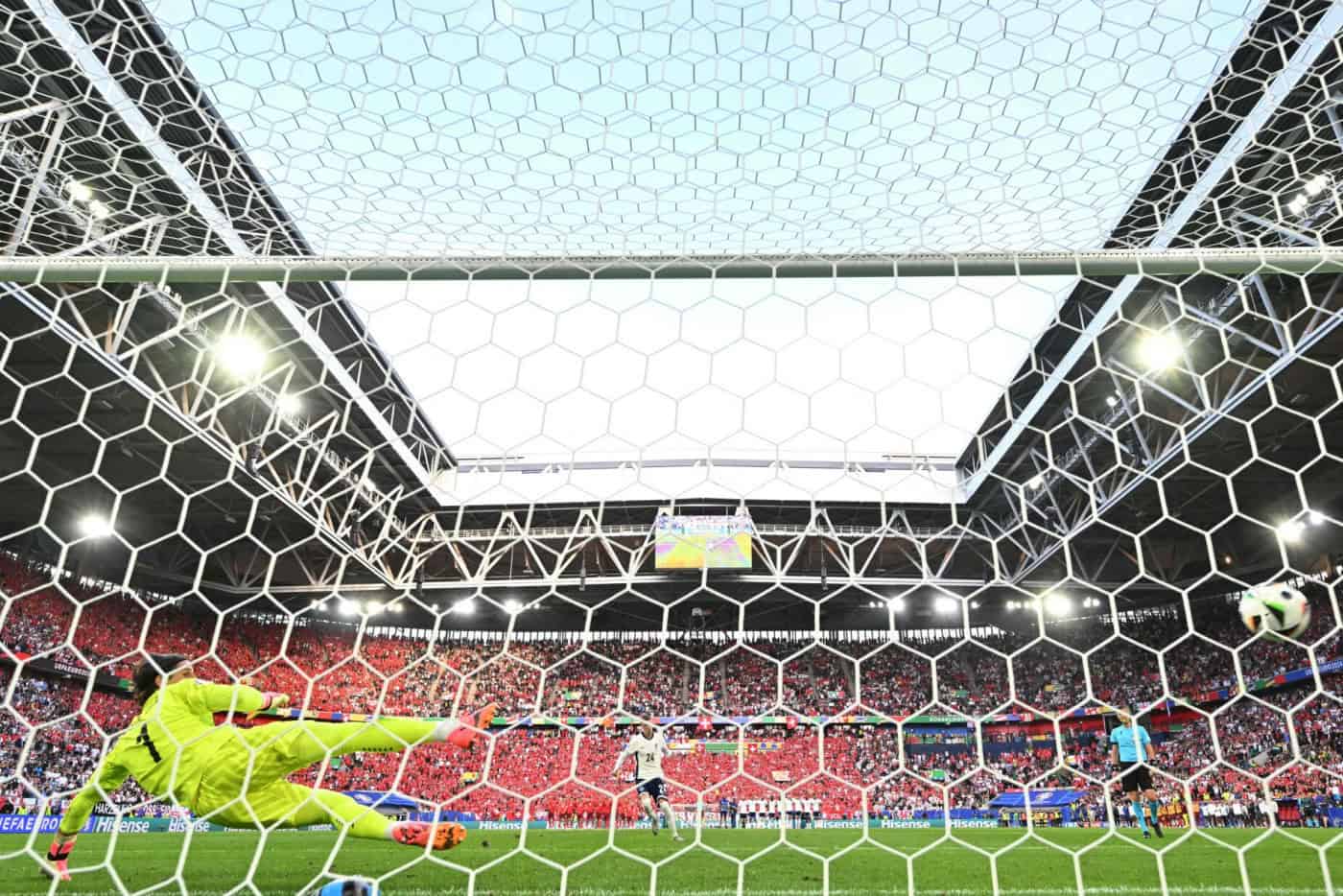 Inglaterra nas meias-finais do Euro2024 ao bater Suíça nos penáltis&nbsp;