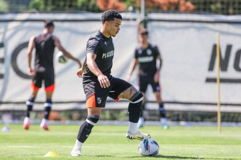 Vitória SC confirma regresso de Kaio César por empréstimo do Coritiba&nbsp;