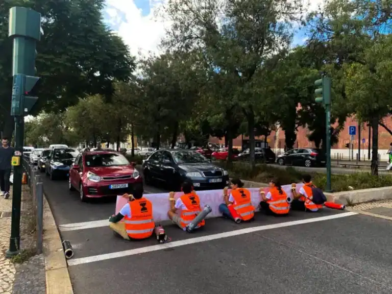Ativistas do Climáximo condenados a pena suspensa de ano e meio&nbsp;&nbsp;