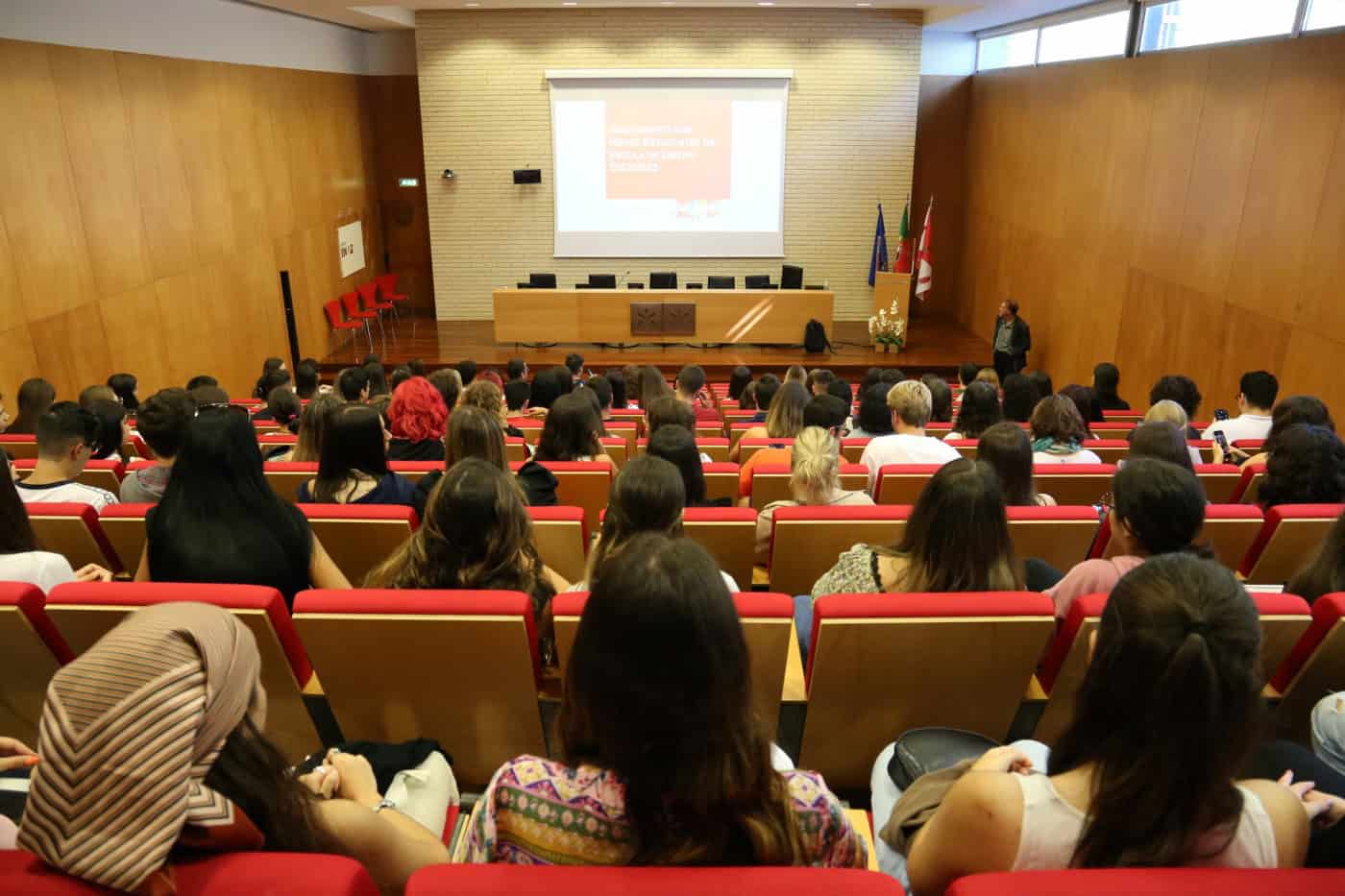 Advogados recusam pagar salários a novos estagiários