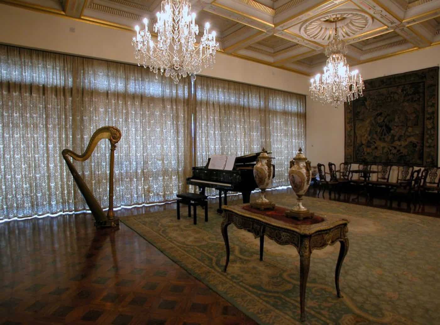 Exposição e livro 'A Paz, o Pão, Habitação, Saúde, Educação' comemora valores de Abril